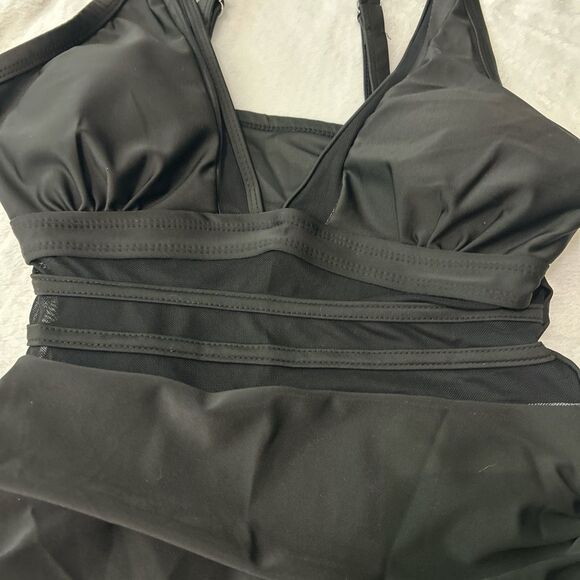 Women's Tummy Control Mesh Accent Sexy One Piece Bathing Suit. Size Small. Black - Picture 5 of 9